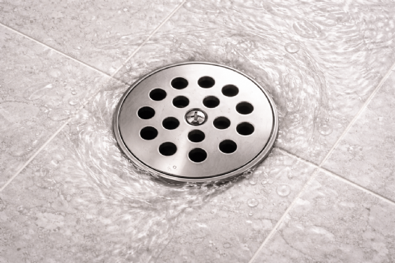 排水孔位置沒做好，浴室就容易積水！原因、解法與設計關鍵公開